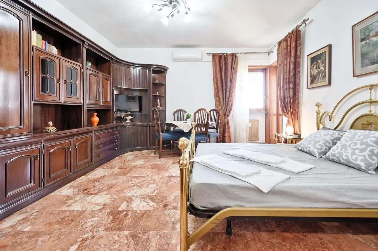 Apt Venice City Маргера
